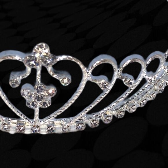 New! Tiara! Perfect for all your events!! - Picture 2 of 6